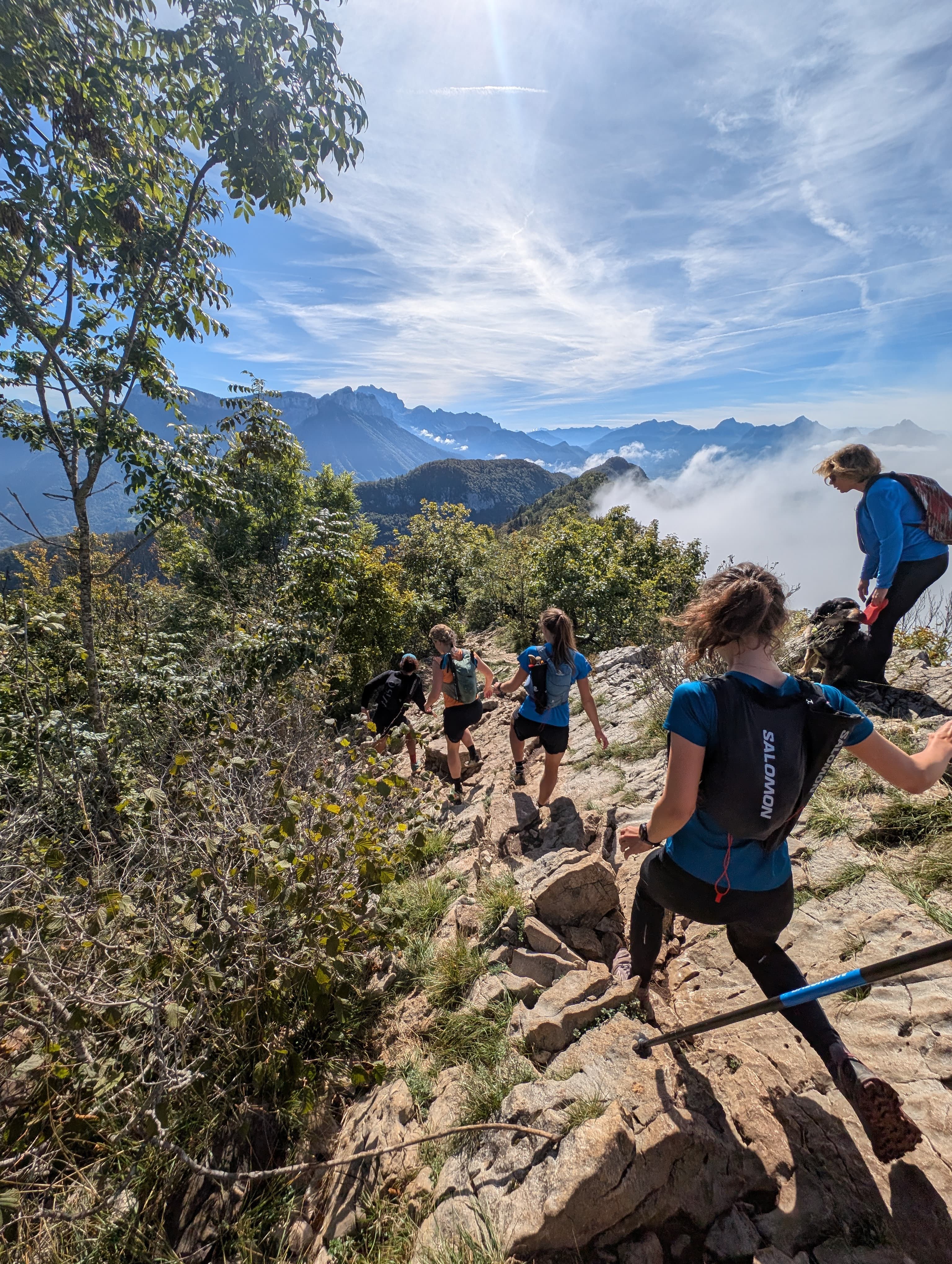 Trailers du Club Alpin Lyon-Villeurbanne au dessus du lac d'Annecy